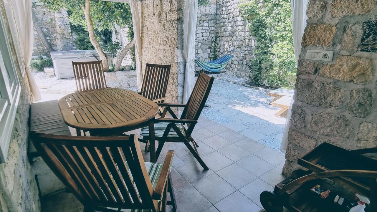 Rector'S Villa - Charming Retreat In Old Town With Jacuzzi In Private Courtyard Раб Екстер'єр фото