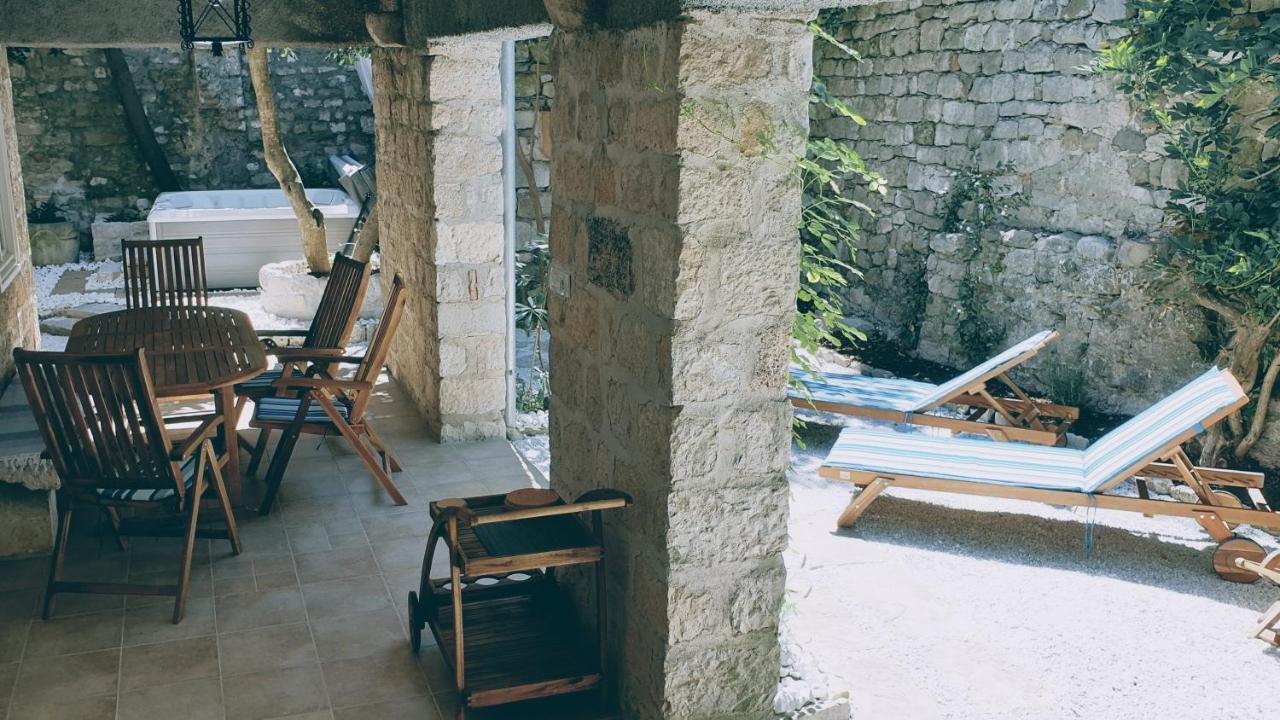 Rector'S Villa - Charming Retreat In Old Town With Jacuzzi In Private Courtyard Раб Екстер'єр фото