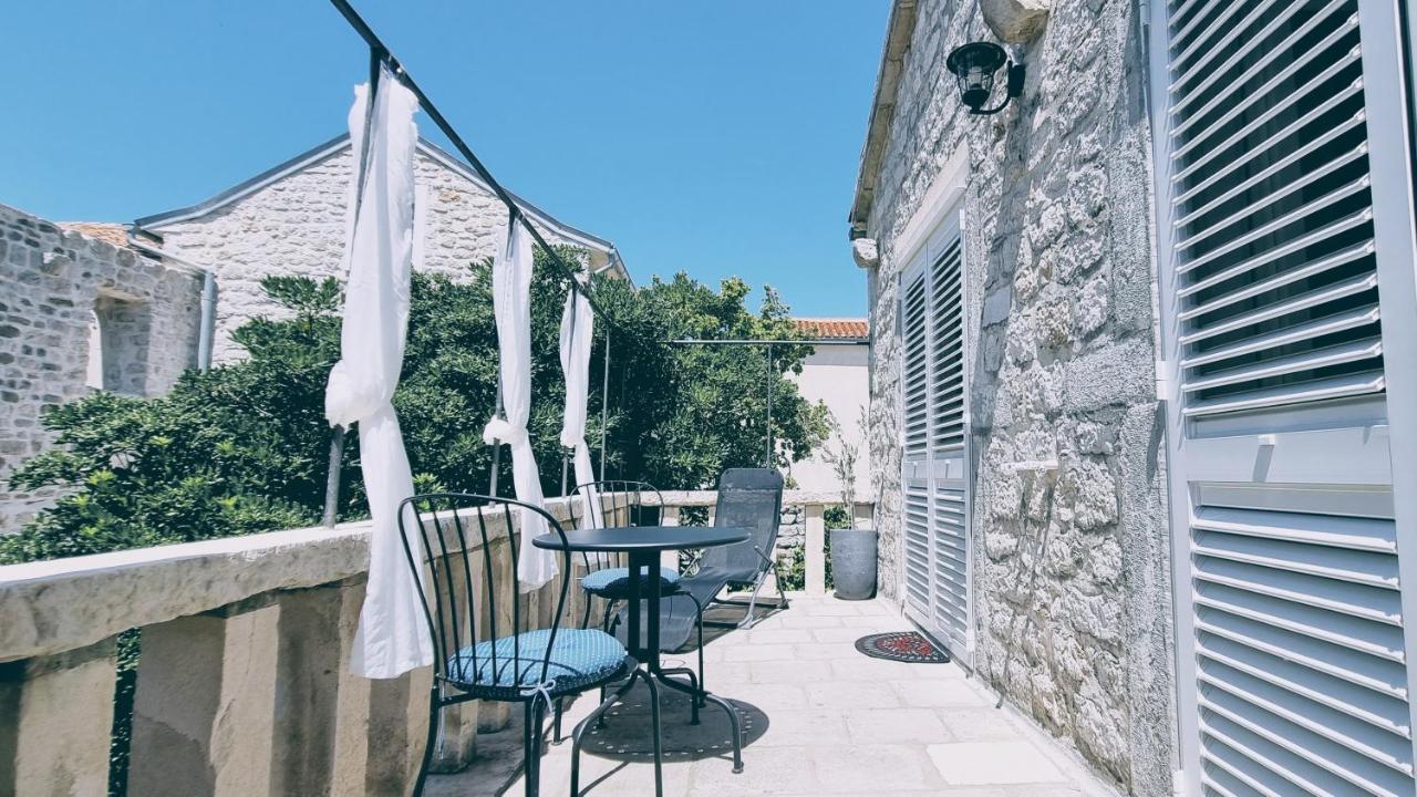 Rector'S Villa - Charming Retreat In Old Town With Jacuzzi In Private Courtyard Раб Екстер'єр фото